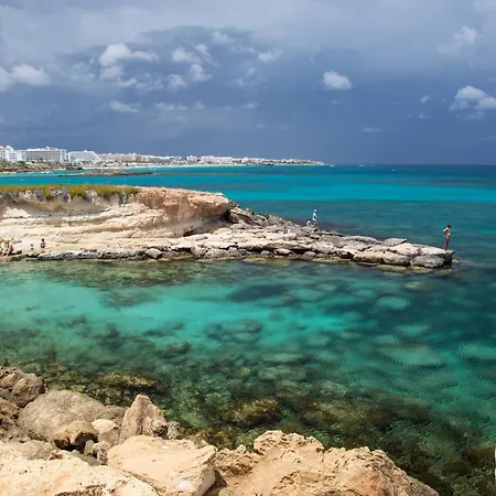 Leoforos Dyo, Modern 3bdr With Pool, In The Centre