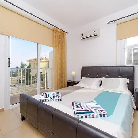 Leoforos Dyo, Modern 3bdr With Pool, In The Centre Of Villa
