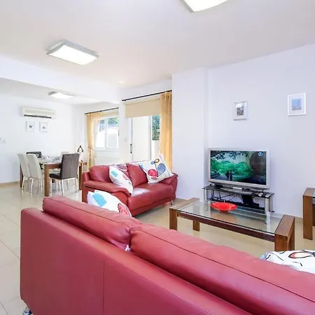 Villa Leoforos Dyo, Modern 3bdr With Pool, In The Centre Of *