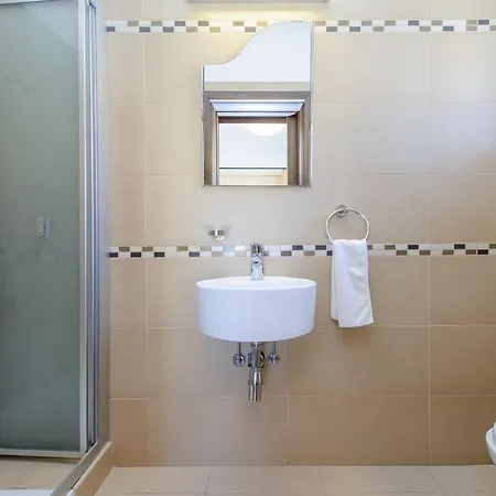 Leoforos Dyo, Modern 3bdr With Pool, In The Centre Of