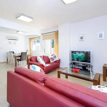 Leoforos Dyo, Modern 3bdr With Pool, In The Centre Of