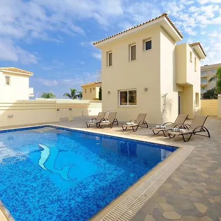 Villa Leoforos Dyo, Modern 3bdr With Pool, In The Centre Of *