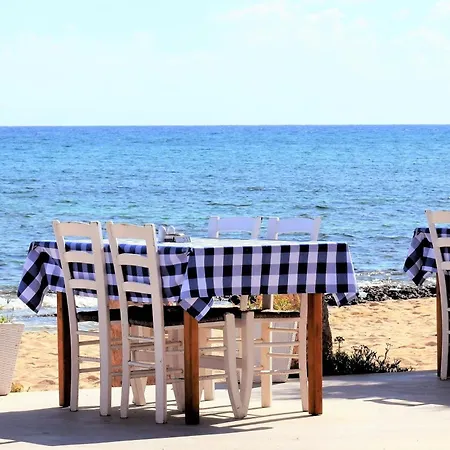 Leoforos Dyo, Modern 3bdr With Pool, In The Centre Of Villa *