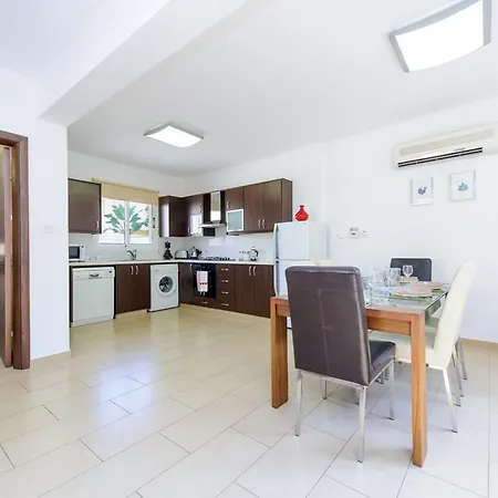 Βίλα Leoforos Dyo, Modern 3bdr With Pool, In The Centre