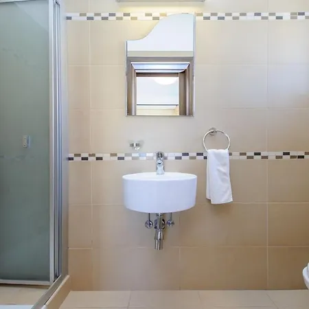 Leoforos Dyo, Modern 3bdr With Pool, In The Centre * Πρωταράς