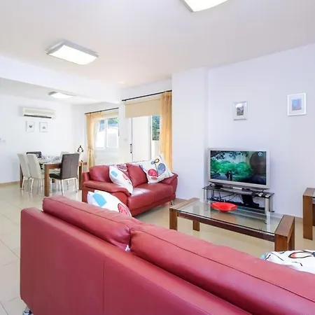 Вилла Leoforos Dyo, Modern 3bdr With Pool, In The Centre *