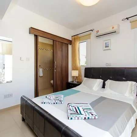 Leoforos Dyo, Modern 3bdr With Pool, In The Centre *