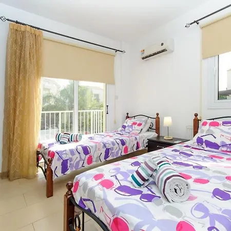 Leoforos Dyo, Modern 3bdr With Pool, In The Centre Βίλα