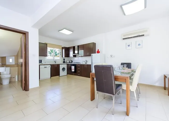 Βίλα Leoforos Dyo, Modern 3bdr With Pool, In The Centre