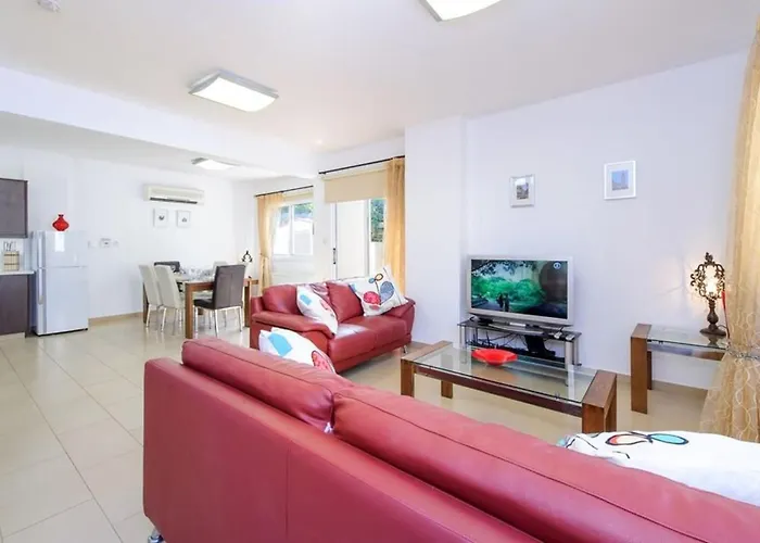 Βίλα Leoforos Dyo, Modern 3bdr With Pool, In The Centre *