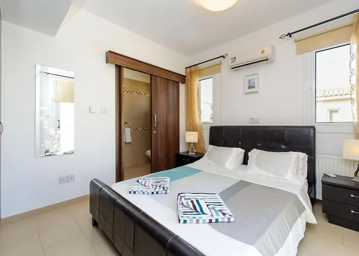 Leoforos Dyo, Modern 3bdr With Pool, In The Centre *