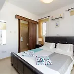 Leoforos Dyo, Modern 3bdr With Pool, In The Centre *